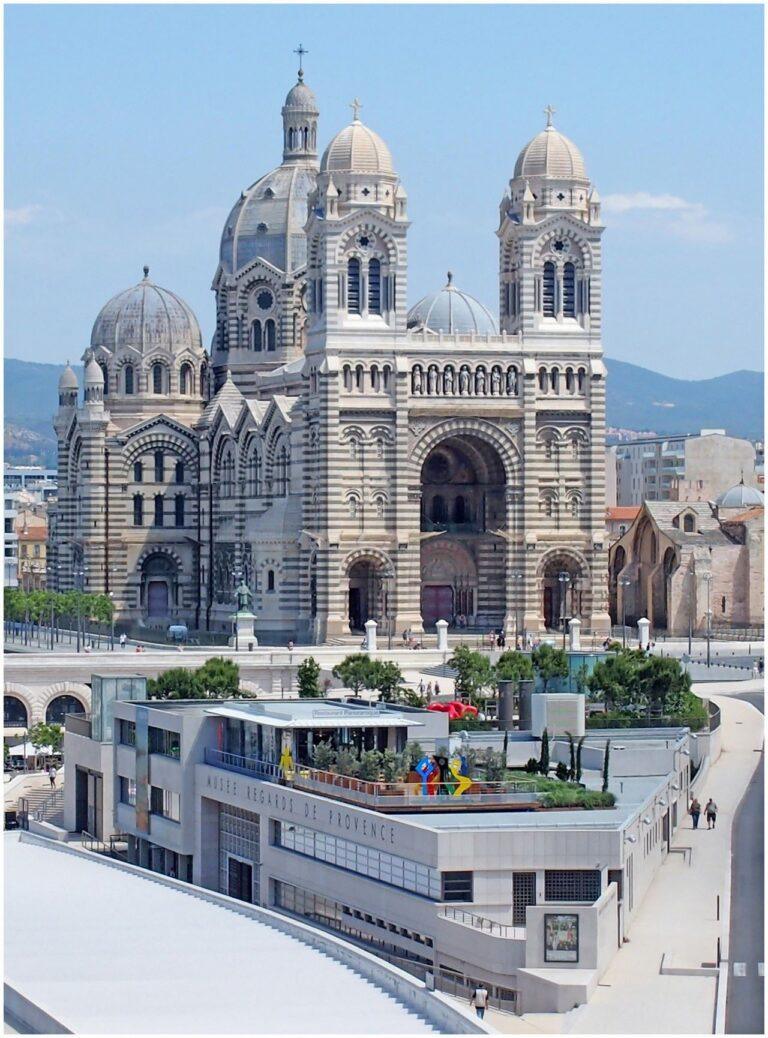Musee-Regards-de-Provence-vu-du-Mucem-bd.jpg