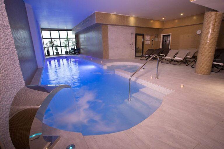Piscine-intérieure.jpg