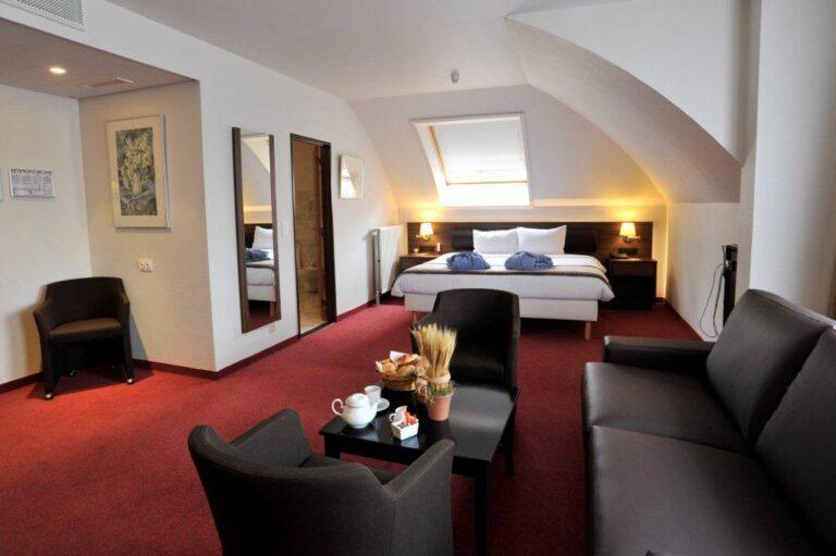 Room-21.jpg