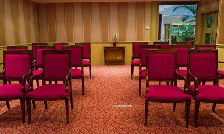 Salle-de-reunion-Dispo-theatre.jpg