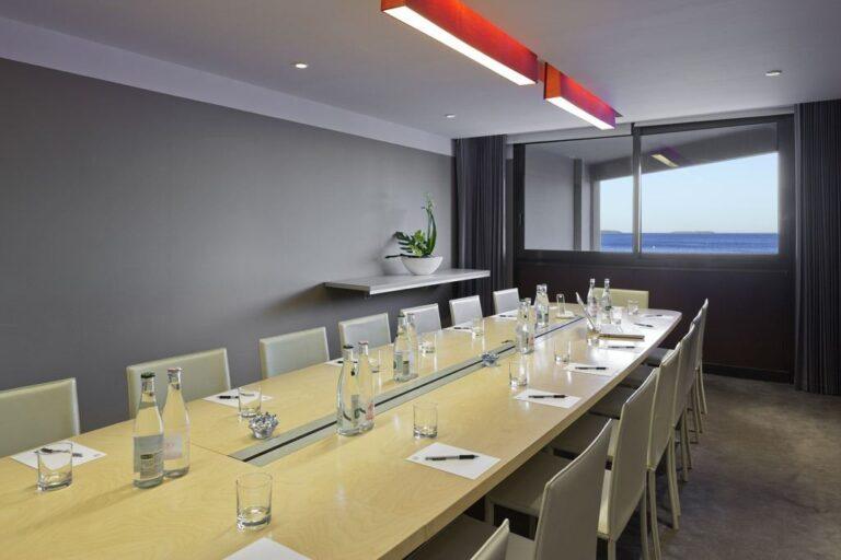 Salon-EXECUTIVE-VUE-MER.jpg