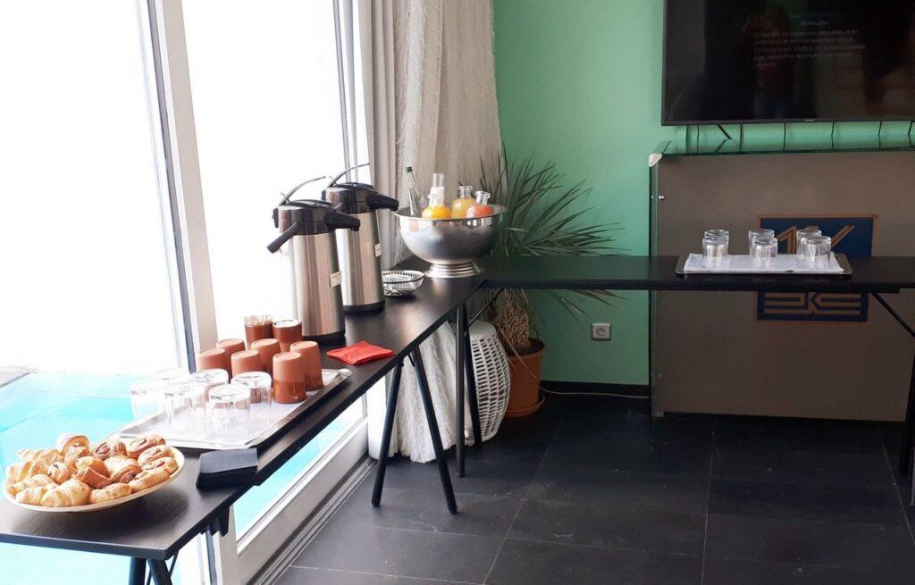 Suite-Piscine-Cafe-daccueil.jpg