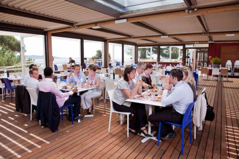 TERRASSE-RESTAURANT-1.jpg