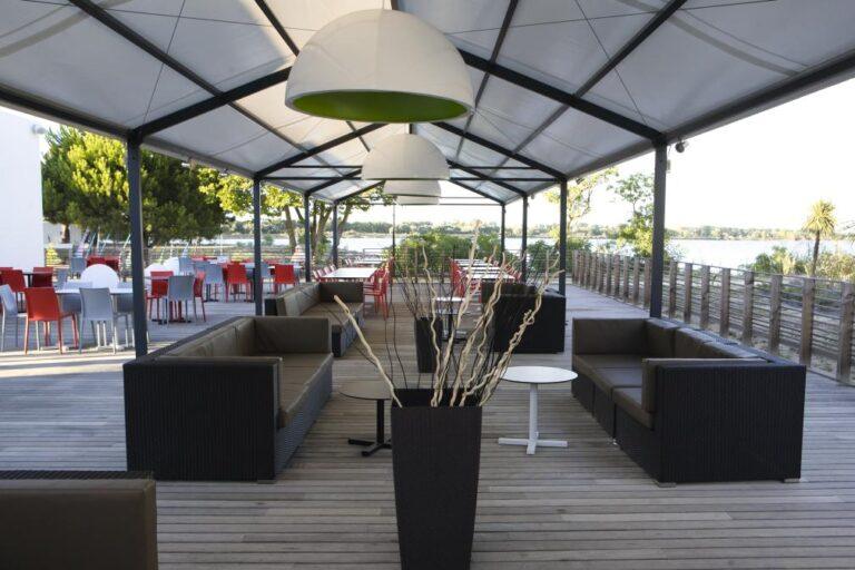 Terrasse-Lounge-Le-B.jpg
