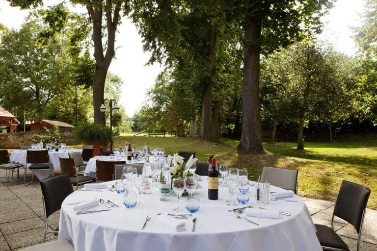 Terrasse-exterieur-salle-banquet.jpg