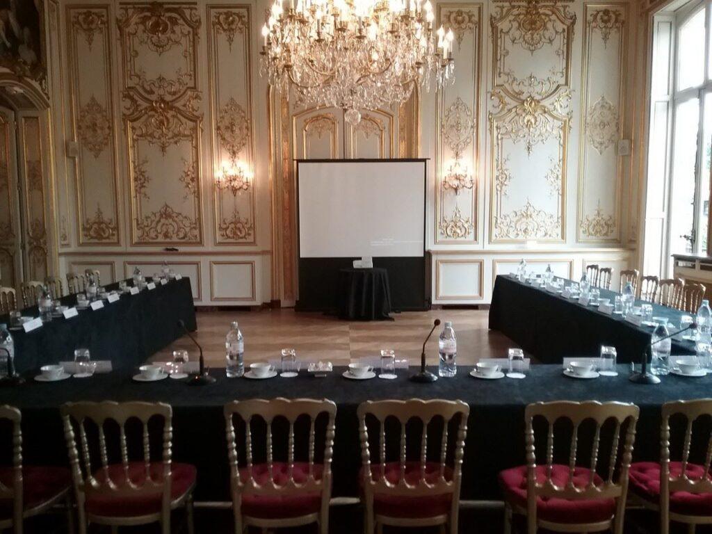 Washington-table-en-U.jpg