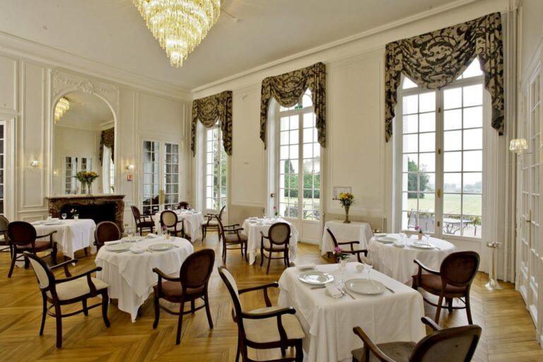 chateau-cazine-1lieu1salle-meeting.jpg