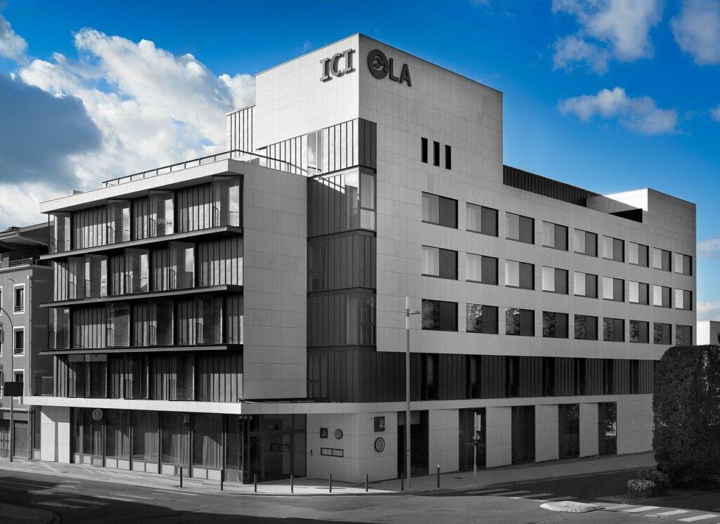 hotel-ici-et-la.jpg
