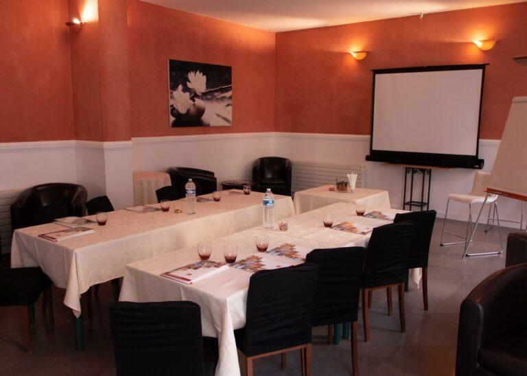 hotel-majestic-salle-de-reunion-2.jpg