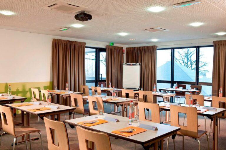 kyriad-gueret-1lieu1salle-conference.jpg