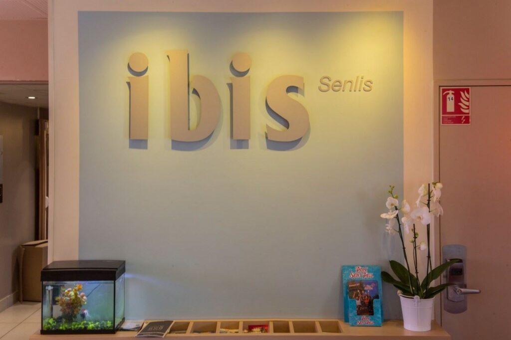 mur-ibis-senlis.jpg