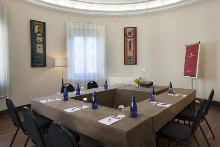 nh-granada-victoria-1lieu1salle-meeting.jpg