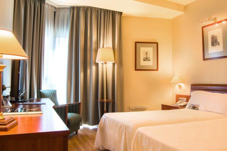 tryp-gijon-rey-pelayo-1lieu1salle-meeting.jpg