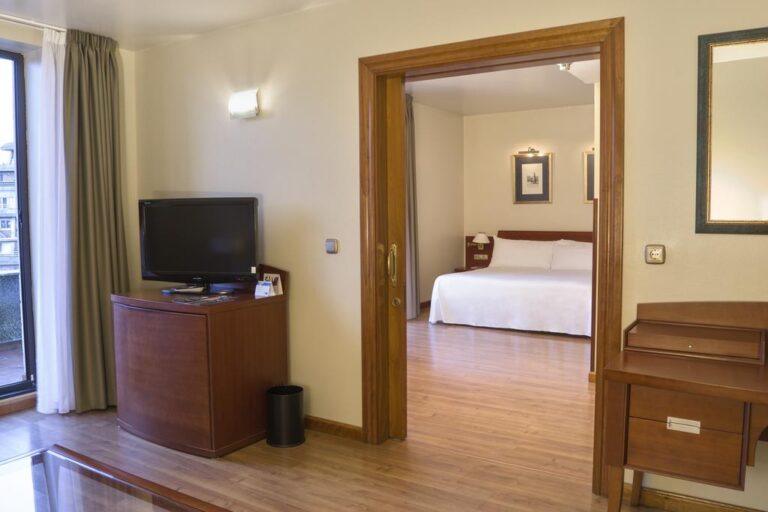 tryp-gijon-rey-pelayo-1lieu1salle-meetings.jpg