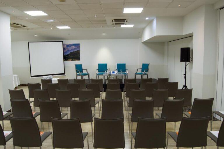 tryp-gijon-rey-pelayo-1lieu1salle-reunion.jpg