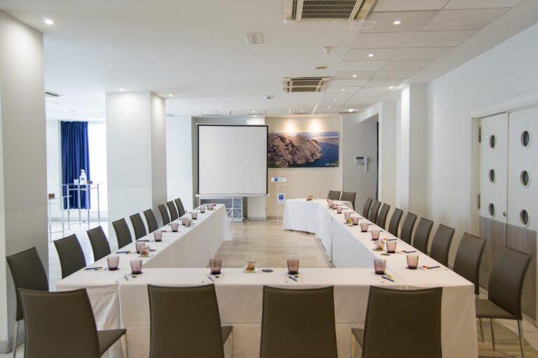 tryp-gijon-rey-pelayo-1lieu1salle-seminaires.jpg