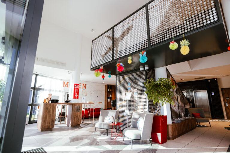 Ibis-Ibis-Budget-Luxembourg-Airport-Aeroport-Page-daccueil-Lobby-scaled-1.jpg