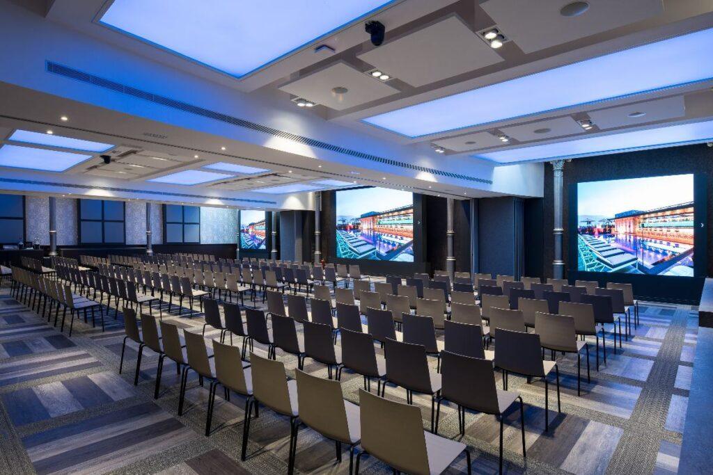 catalonia-barcelona-plaza-1lieu1salle-conferences.jpg