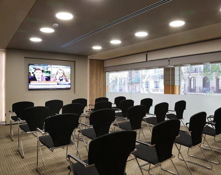crowne-plaza-barcelona-fira-1lieu1salle-conventions.jpg