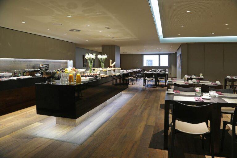 crowne-plaza-barcelona-fira-1lieu1salle-seminaires.jpg