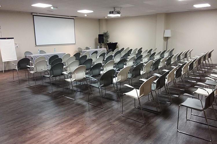 hotel-chateau-lagord-1lieu1salle-meetings.jpg