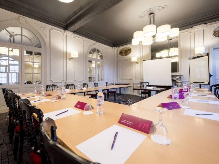 mercure-rodez-cathedrale-1lieu1salle-meetings.jpg
