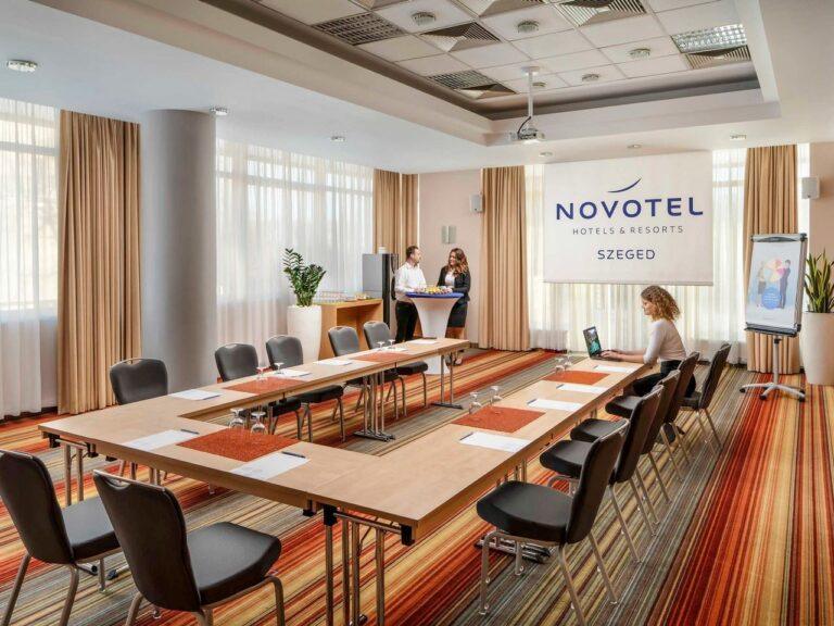 https://www.accorhotels.com/2996