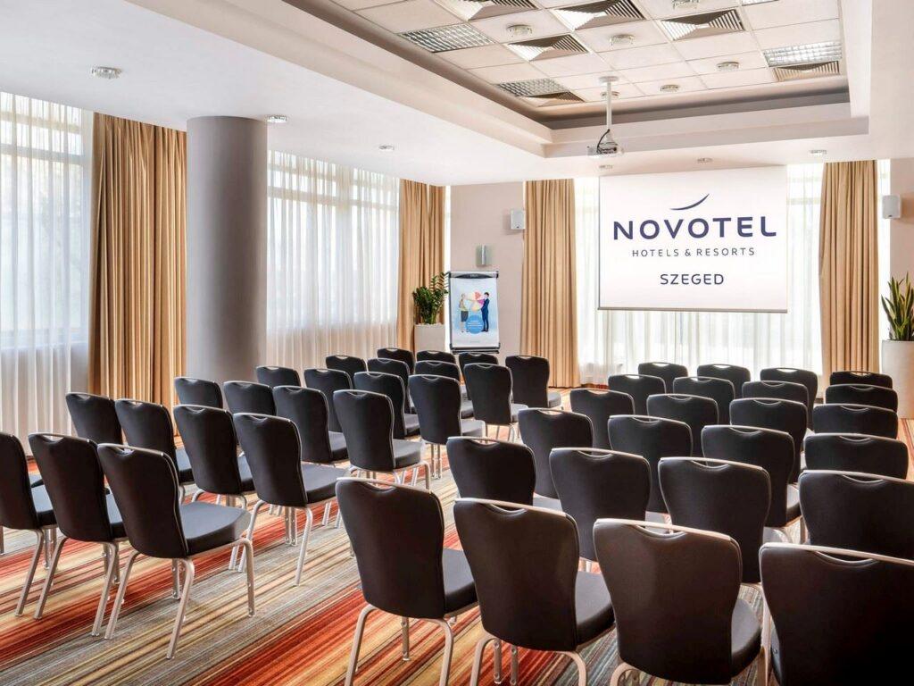 https://www.accorhotels.com/2996