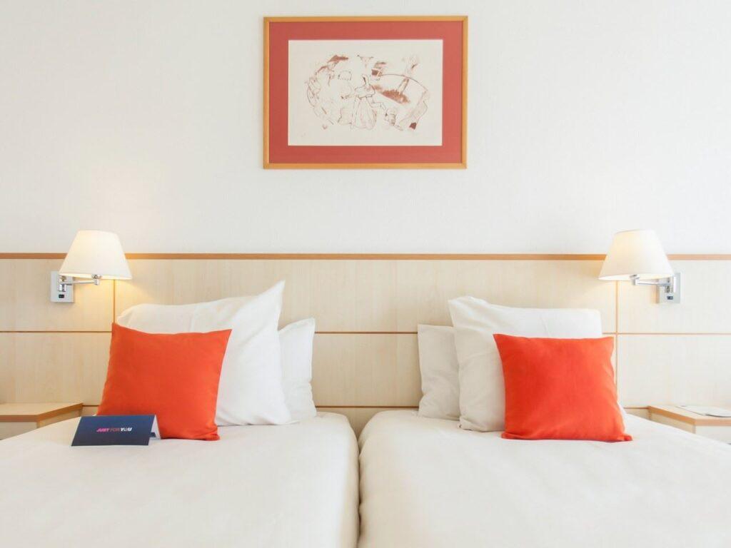 https://www.accorhotels.com/2996