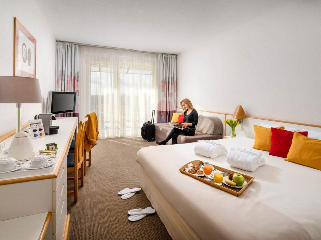 https://www.accorhotels.com/2996