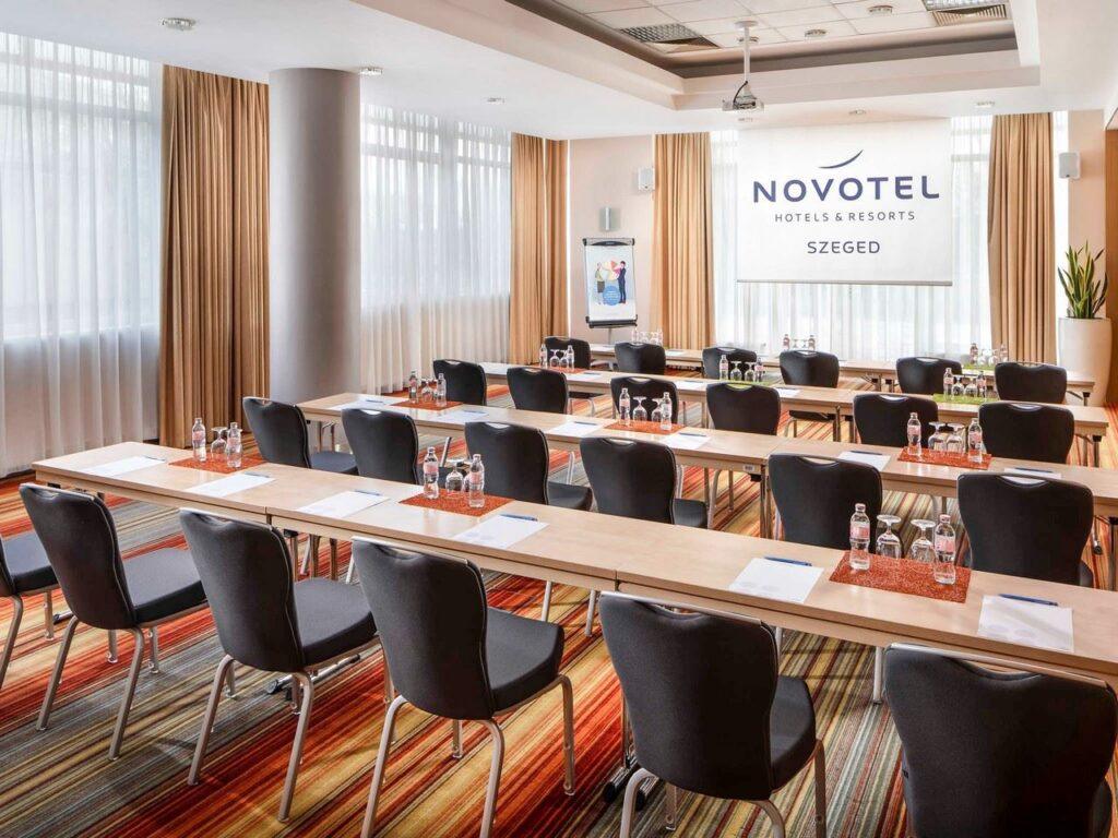 https://www.accorhotels.com/2996