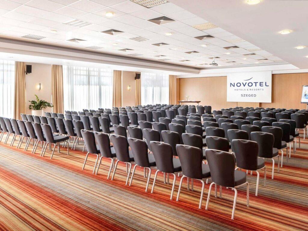 https://www.accorhotels.com/2996