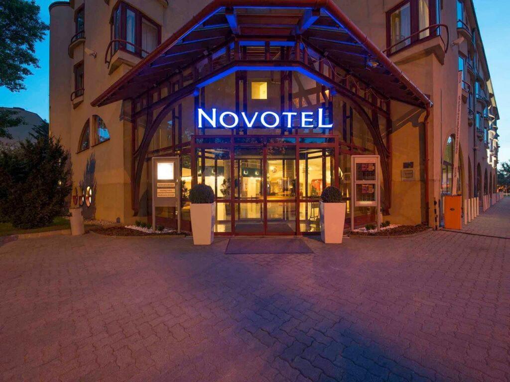 http://www.accorhotels.com/3333
