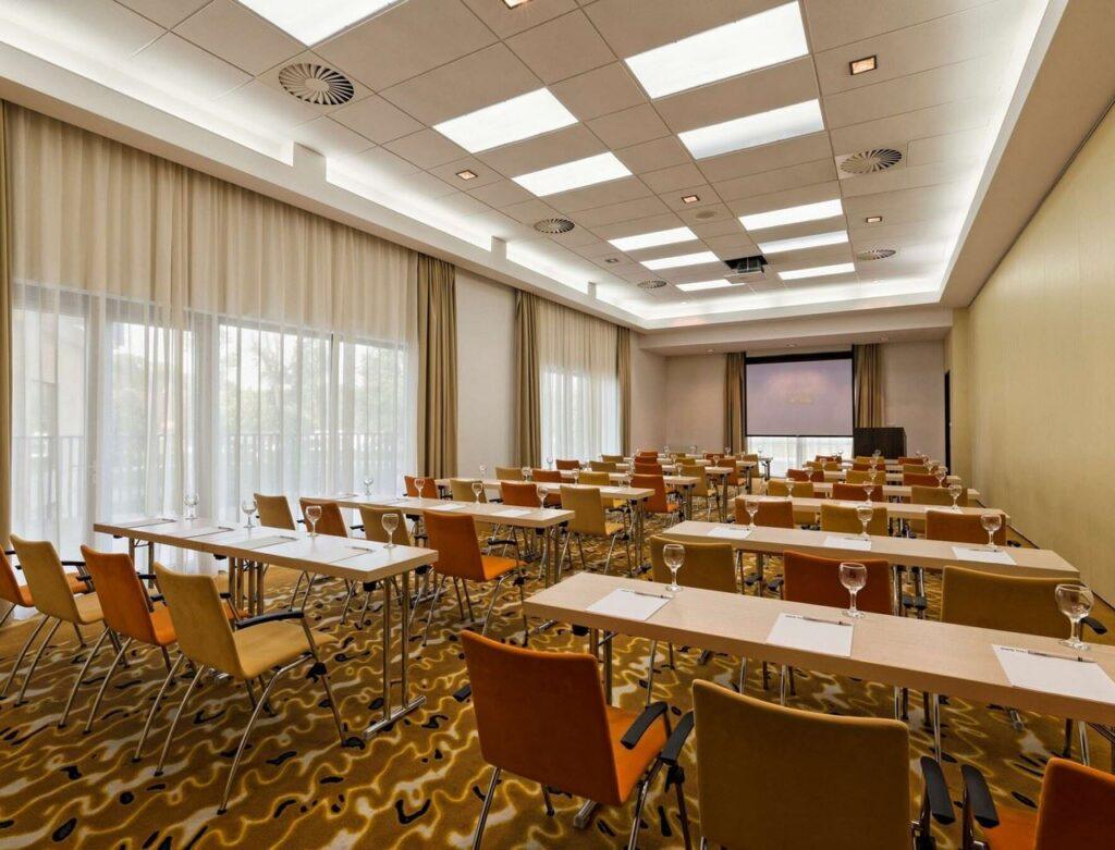 park-inn-sarvar-resort-1lieu1salle-events.jpg