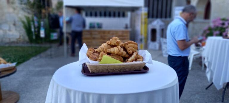 PetitDejAtelierTerrasse.jpg