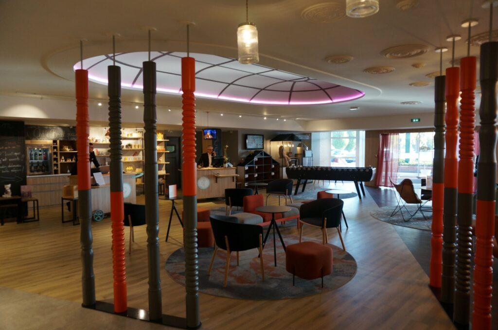 Hall-daccueil-2-Droit-photo-MLA-Celine-Lavigne-scaled-1.jpg