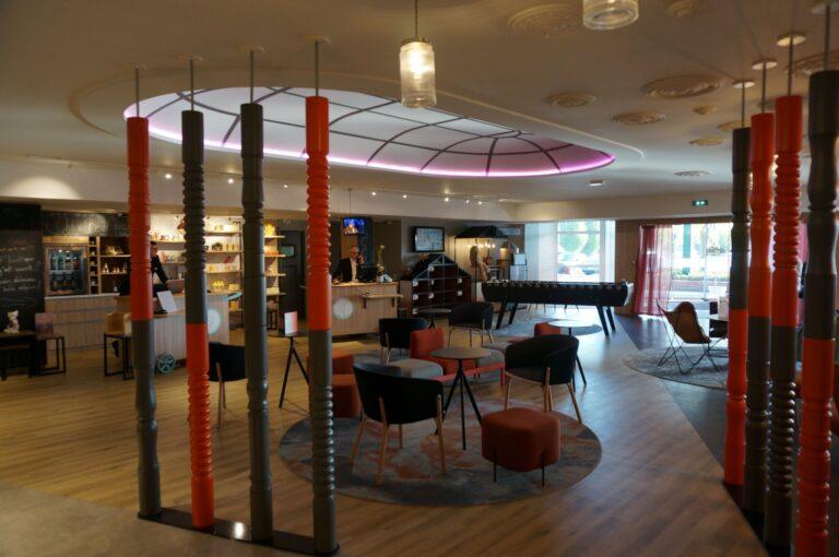 Hall-daccueil-2-Droit-photo-MLA-Celine-Lavigne-scaled-1.jpg