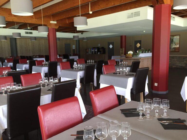 village-club-tarbesou-1lieu1salle-meetings.jpg