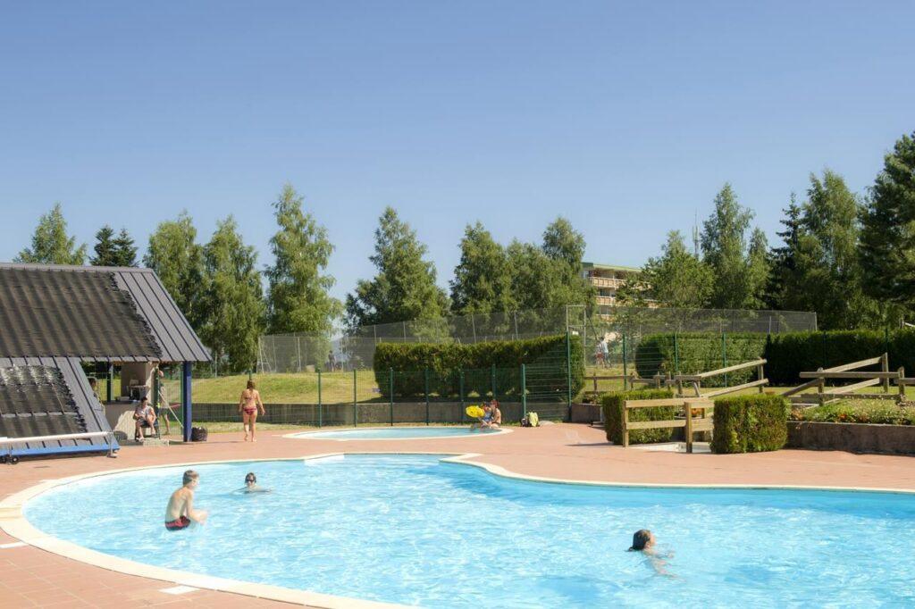 village-club-tarbesou-1lieu1salle-reunion.jpg