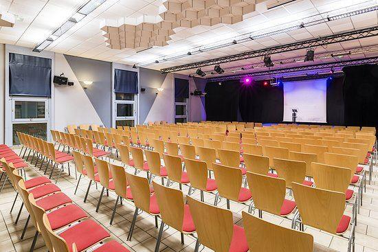 azureva-bussang-1lieu1salle-meeting.jpg