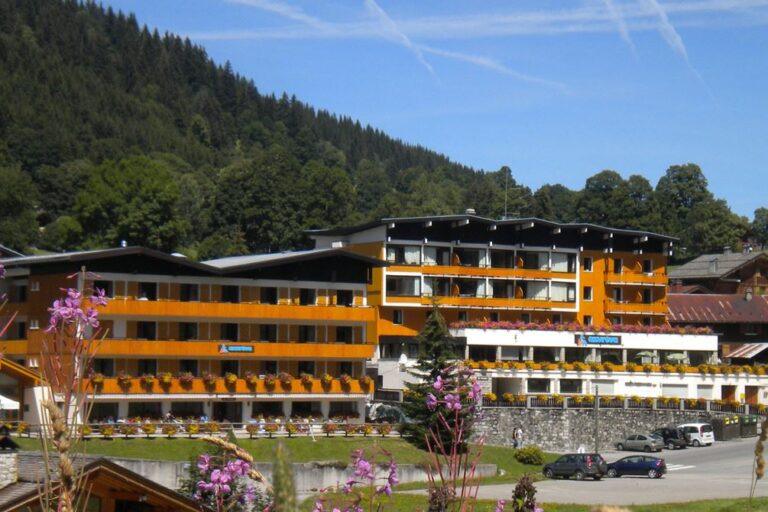azureva-clusaz-confins-1lieu1salle-reunions.jpg