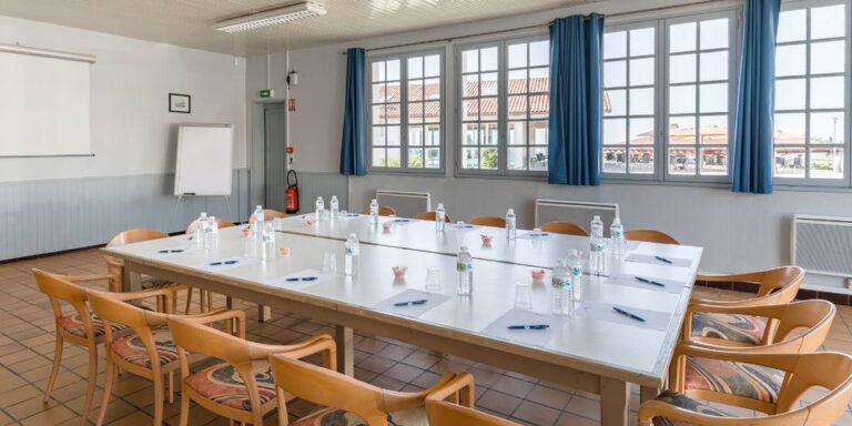 azureva-hendaye-1lieu1salle-conferences.jpg