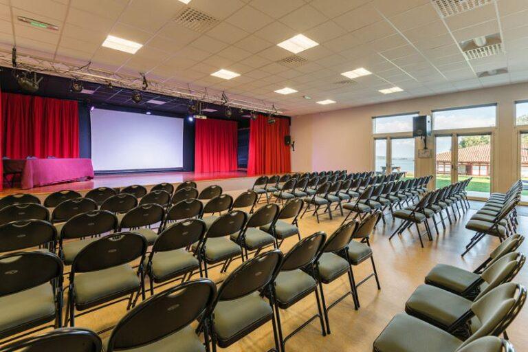 azureva-hendaye-1lieu1salle-meeting.jpg