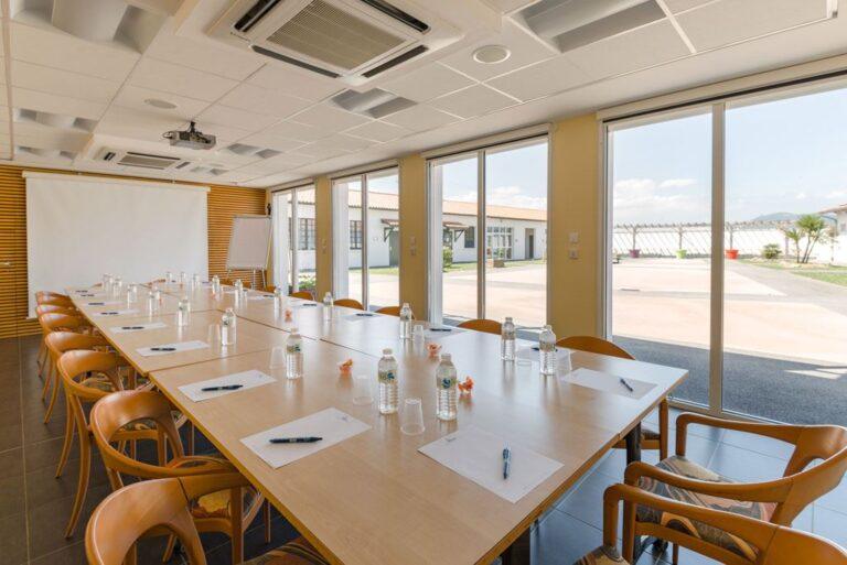 azureva-hendaye-1lieu1salle-meetings.jpg