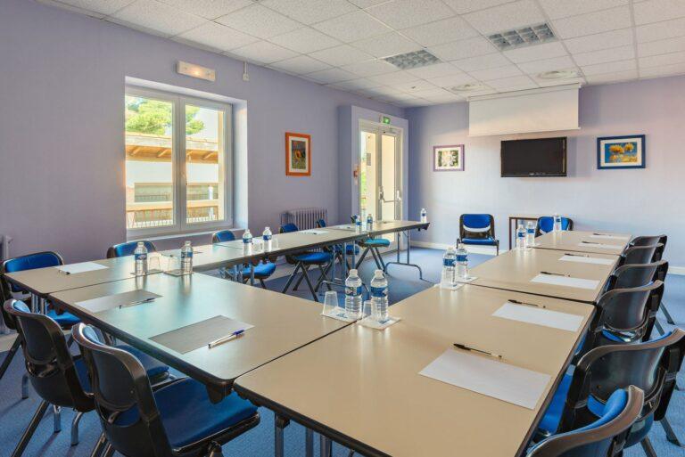 azureva-londe-maures-1lieu1salle-seminaire.jpg
