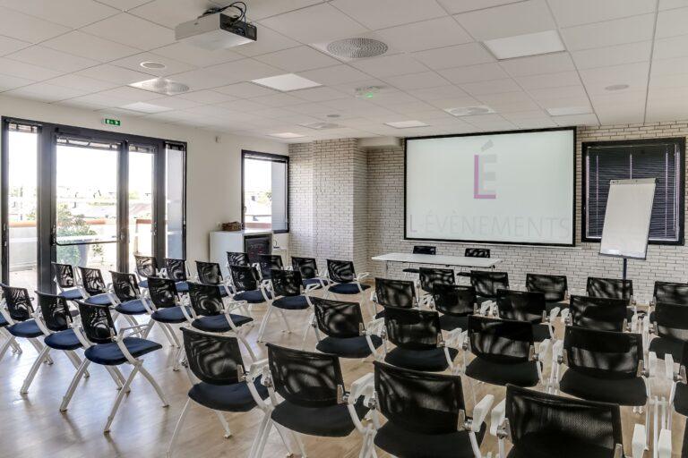 Salle-1-en-format-conference.jpg