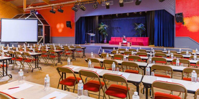 azureva-ronce-bains-1lieu1salle-conferences.jpg
