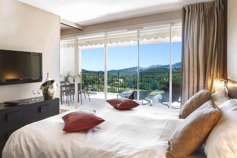 chambre_suite_Royal-Mougins-Hotel_vue-golf.jpg