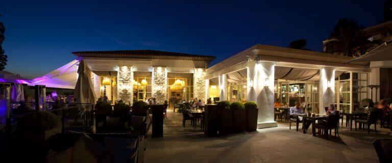 terrasse-le-18-restaurant-royal-mougins.jpg
