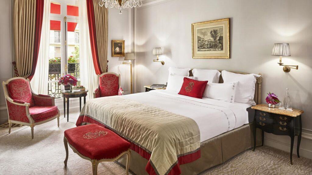 plaza-athenee-olevene-reunion.jpg